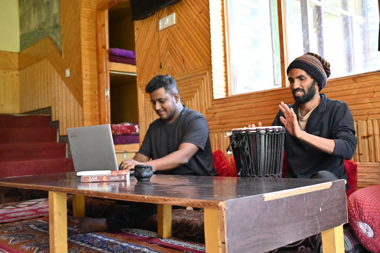 Indian Backpackers Hostel Manāli Zewnętrze zdjęcie
